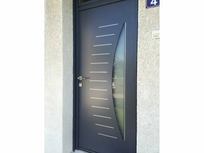 Portes d'entrée en aluminium : porte entrée alu k line pure wilco, avec décors. Wilco Yvelines 78