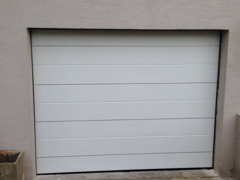 Portes de garage sectionnelles : porte de garage sectionnelle normstahl blanche. Wilco Yvelines 78