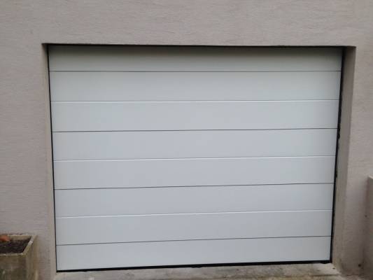 Porte de garage sectionnelle Blanche à panneaux lisses