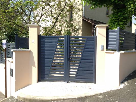 Portail et clôtures SIB en Alu Bleu canon installé à Chatenay Malabry