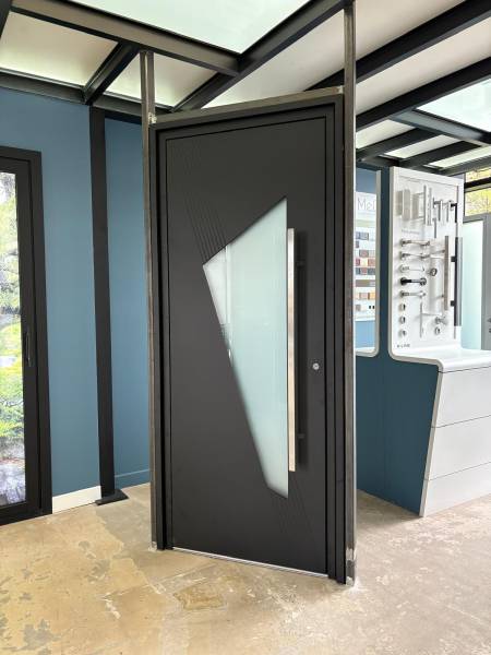 Portes d'entrée en aluminium : porte d'entrée aluminum kline modèle esquille. Wilco Yvelines 78