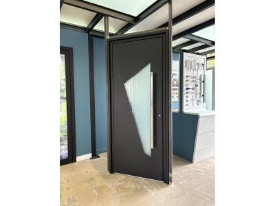 Portes d'entrée en aluminium : porte d'entrée aluminum kline modèle esquille. Wilco Yvelines 78