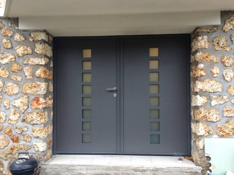 Portes d'entrée en aluminium : porte d'entrée alu double contemporaine, avec décors. Wilco Yvelines 78
