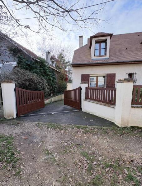 Portails et clotures alu : portail et clôture ral 2525 en alu sib maisons-laffitte vue extérieure. Wilco Yvelines 78