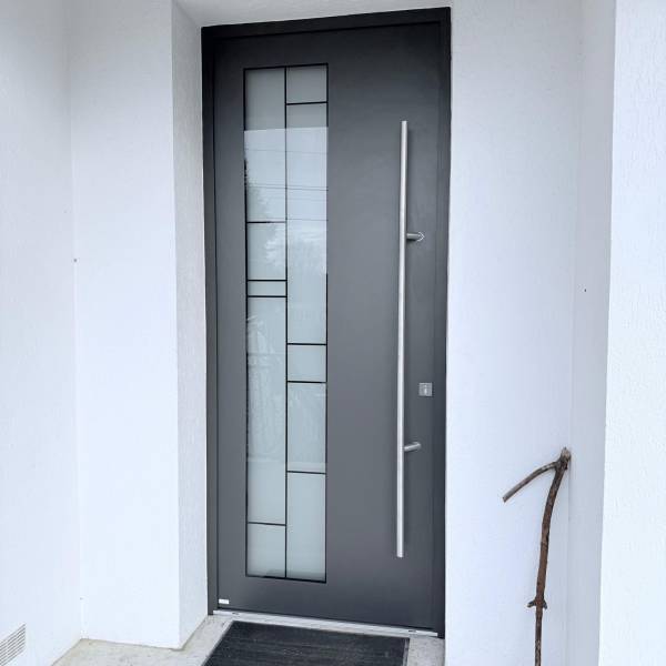 Porte d’entrée aluminium contemporaine k-line yvelines vue extérieure Portes d'entrée en aluminium : porte d’entrée aluminium contemporaine k-line yvelines vue extérieure. Wilco Yvelines 78