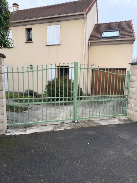 Portails et clotures alu : portail battant ral 6021 aluminium gamme tradition sib orgeval. Wilco Yvelines 78