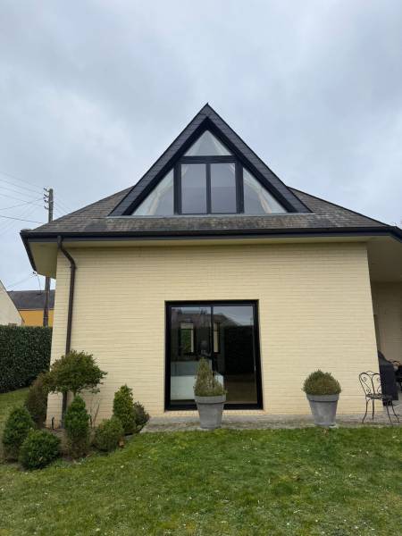Fenêtres alu : baie coulissante et fenêtre triangulaire aluminium k-line yvelines. Wilco Yvelines 78