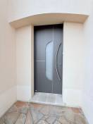 Fenêtres mixte : porte d’entrée mixte alu-bois moderne mÉo yvelines vue extérieure. Wilco Yvelines 78