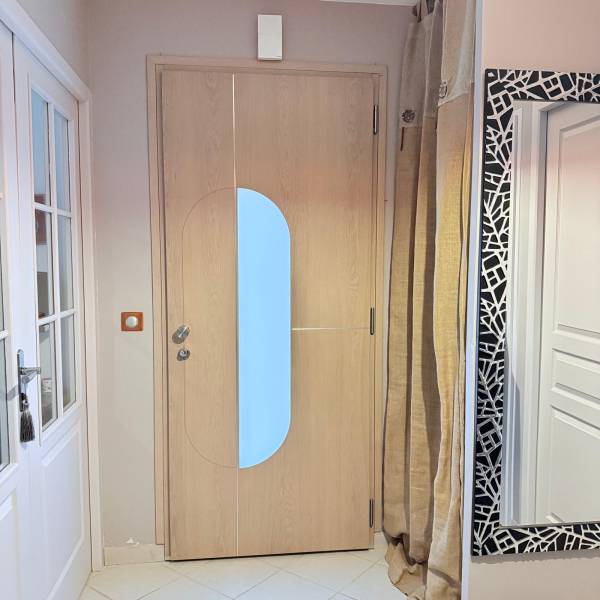 Fenêtres mixte : porte d’entrée mixte alu-bois moderne mÉo yvelines vue intérieure. Wilco Yvelines 78
