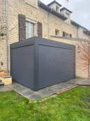 Pergolas design, pose murale ou libre : pergola bioclimatique alu izi marquises stores fermés yvelines. Wilco Yvelines 78