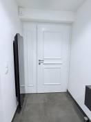 Portes d'entrée en aluminium : porte d'entrée tradi ral 9011 alu odéon k-line vernouillet intérieur. Wilco Yvelines 78