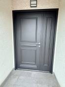 Portes d'entrée en aluminium : porte d'entrée tradi ral 9011 alu odéon k-line vernouillet extérieur. Wilco Yvelines 78