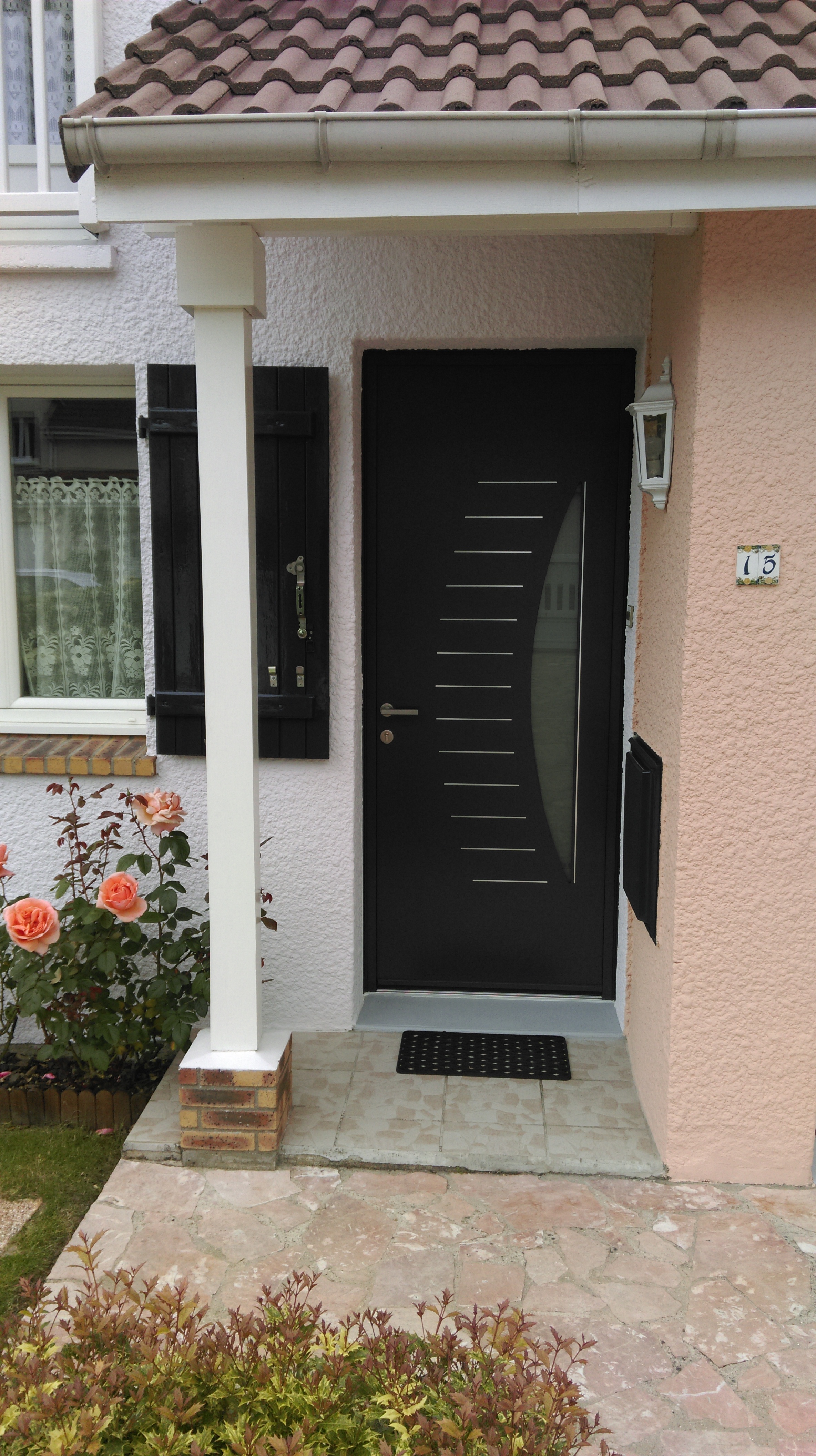 porte-entree-alu-k-line-pose-a-elancourt-triple-vitrage-depoli-en-coloris-bleu-canon-metalise-avec-une-depose-totale-nouveau-mode-depose-en-rehabilitation porte-entree-alu-k-line-pose-a-elancourt-triple-vitrage-depoli-en-coloris-bleu-canon-metalise-avec-une-depose-totale-nouveau-mode-depose-en-rehabilitation