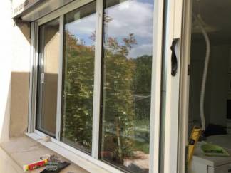 Fenêtres alu : chantier pendant pose fenêtres alu kline yvelines 78. Wilco Yvelines 78