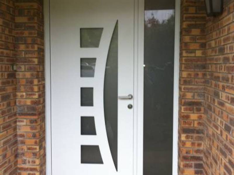 Portes d'entrée en aluminium : porte entrée alu kline  2 vantaux tiercés, avec décors. Wilco Yvelines 78