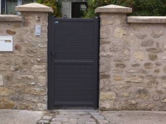 Portails et clotures alu : portillon en aluminium sib, plein. Wilco Yvelines 78