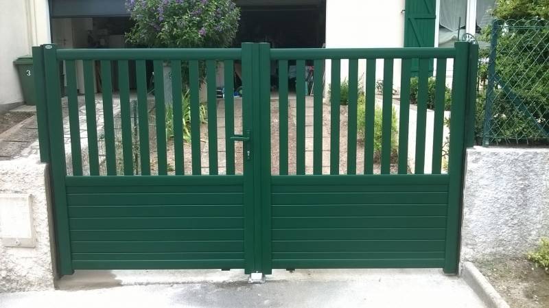 Portails et clotures alu : portail battant sib modèle montévidéo alu vert 6005 texturé. Wilco Yvelines 78