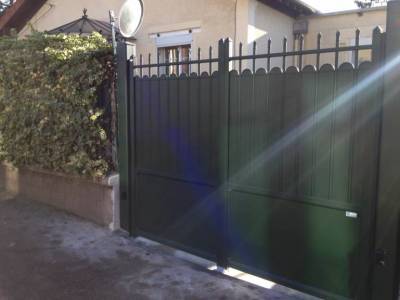 Portails et clotures alu : portail sib gamme tradition en alu vert 6009 texturé, plein. Wilco Yvelines 78