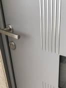 Portes d'entrée en aluminium : porte entrée alu kline jazzy poignée chrome brossé, semi-vitrée. Wilco Yvelines 78