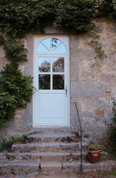 Portes d'entrées en  bois : porte bois atulam, semi-ajouré. Wilco Yvelines 78