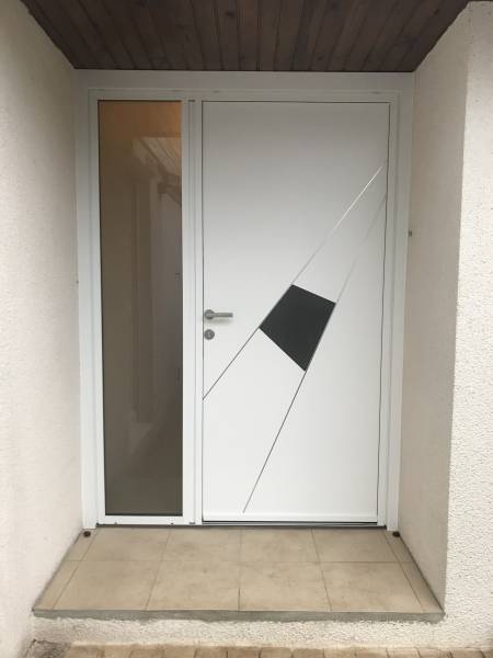 Porte entrée kline 2 vtx tiercés modèle céramique alu blanc satiné Portes d'entrée en aluminium : porte entrée kline 2 vtx tiercés modèle céramique alu blanc satiné, semi-vitrée. Wilco Yvelines 78
