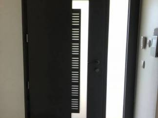 Portes d'entrée en aluminium : porte d'entrée k-line monobloc, modèle piano à 2 vantaux tiercés, semi-vitrée. Wilco Yvelines 78