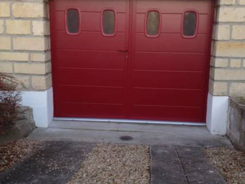 Porte de garage battante alu : porte de garage battante sib rouge 2 vantaux installé à houilles. Wilco Yvelines 78