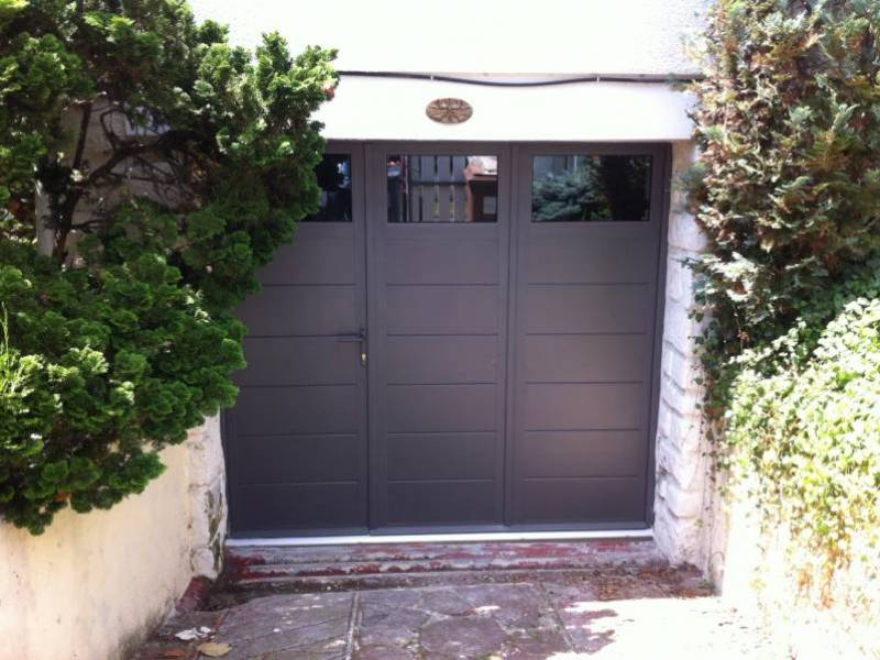 Porte de garage battante alu : porte de garage battante grise sib 3 vantaux posée à chatou. Wilco Yvelines 78