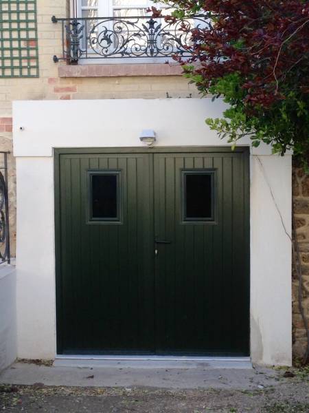 Porte de garage battante alu : porte de garage battante verte sib 2 vantaux posée à saint-germain-en-laye. Wilco Yvelines 78