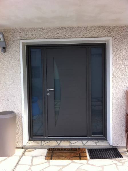 Fixe+vélum+semifixe gris 2900 Portes d'entrée en aluminium : fixe+vélum+semifixe gris 2900, avec décors. Wilco Yvelines 78