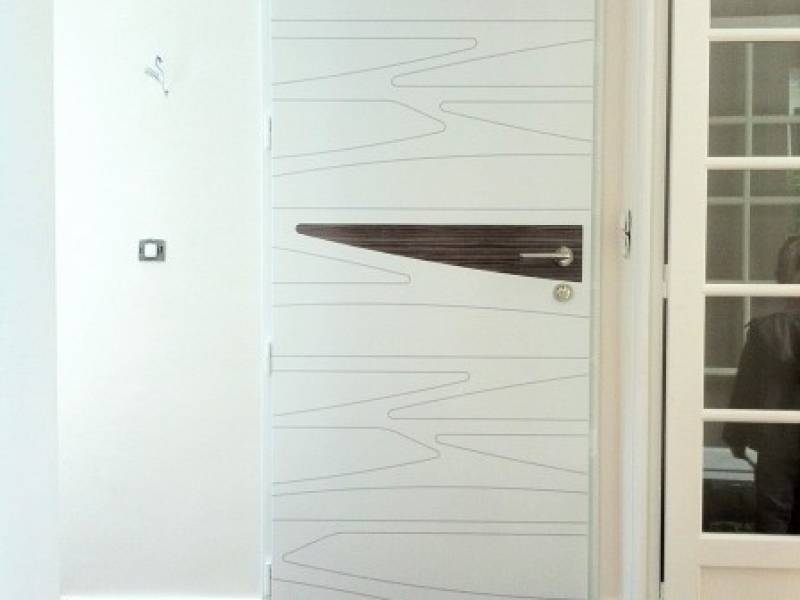Portes d'entrée en aluminium : porte d'entrée kline moderne granit blanc, plein. Wilco Yvelines 78