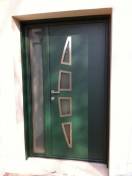 Portes d'entrée en aluminium : porte d'entrée alu kline avec décors verte, avec décors. Wilco Yvelines 78