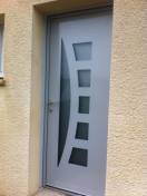 Portes d'entrée en aluminium : porte d'entrée kline avec décors gris, avec décors. Wilco Yvelines 78