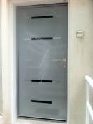 Portes d'entrée en aluminium : porte d'entrée kline gamme caractere modele tao, avec décors. Wilco Yvelines 78