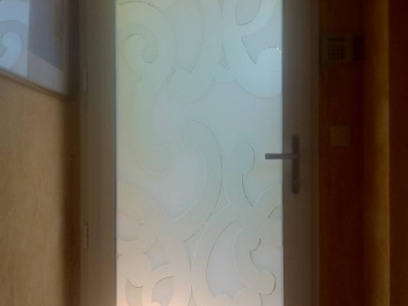 Portes d'entrée en aluminium : porte d'entrée kline gamme clarté modele orient, vitrée. Wilco Yvelines 78