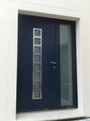 Portes d'entrée en aluminium : porte d'entrée kline gamme contemporaine modele totem, avec décors. Wilco Yvelines 78