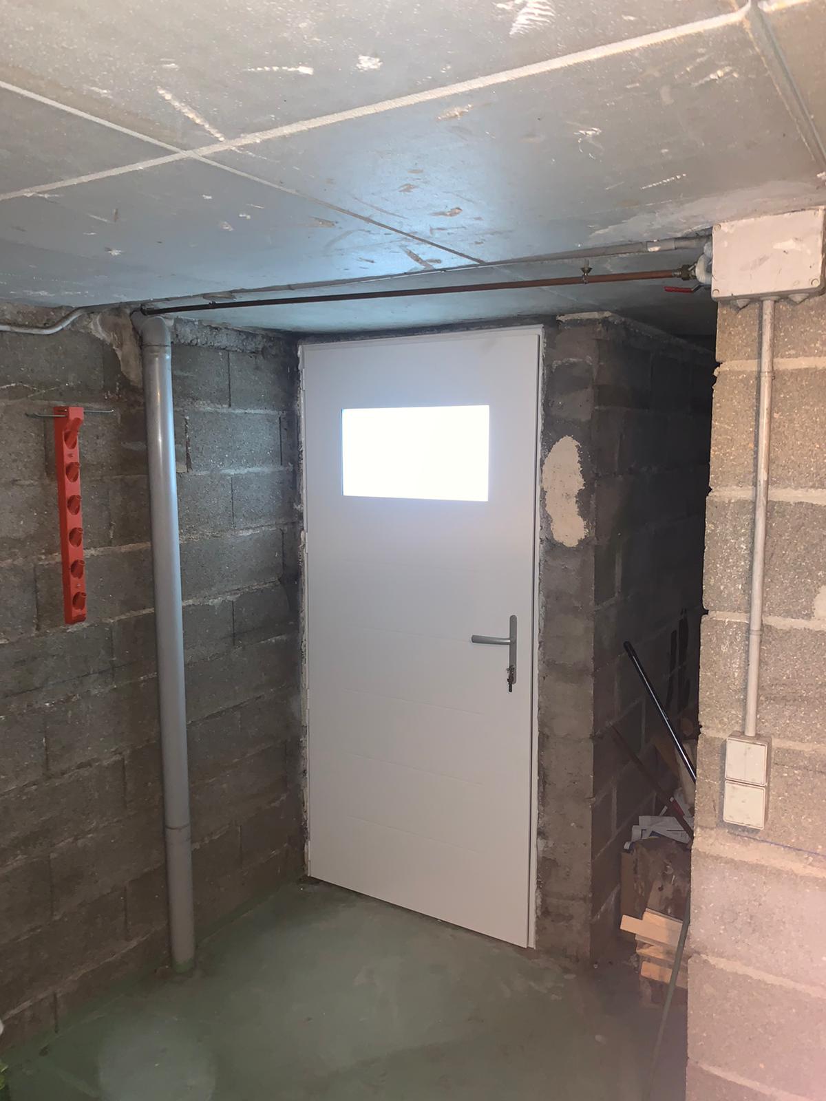 porte-de-service-multi-points-de-securite-blanche-alu porte-de-service-multi-points-de-securite-blanche-alu