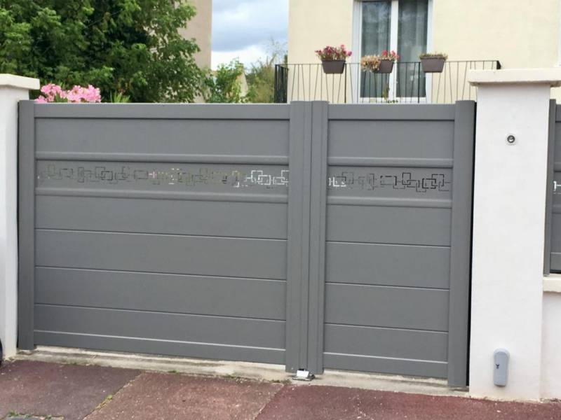 Portail et clôture alu sib modèle labyrinthe, gris 2900 sablé Portails et clotures alu : portail et clôture alu sib modèle labyrinthe, gris 2900 sablé, avec décors. Wilco Yvelines 78
