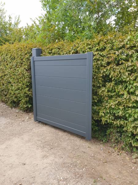 Portail battant moderne gamme signature sib installé par wilco Portails et clotures alu : portail battant moderne gamme signature sib installé par wilco, plein. Wilco Yvelines 78