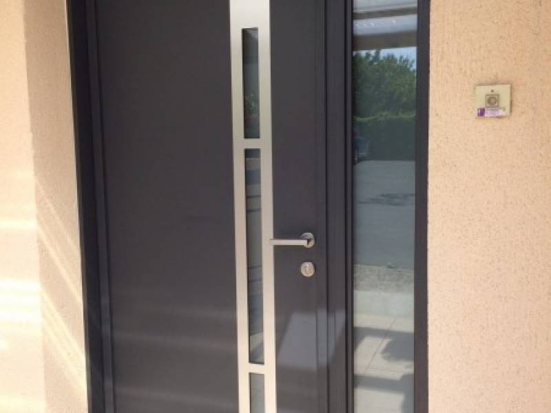 Portes d'entrée en aluminium : quadrige extérieur kline, avec décors. Wilco Yvelines 78