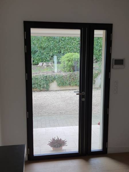 Porte entrée alu k line modele halo gamme luminescence vitrée Portes d'entrée en aluminium : porte entrée alu k line modele halo gamme luminescence vitrée, vitrée. Wilco Yvelines 78