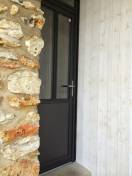 Portes d'entrée en aluminium : porte d'entrée alu look menuiserie aciertriel sur seine yvelines, semi-vitrée. Wilco Yvelines 78