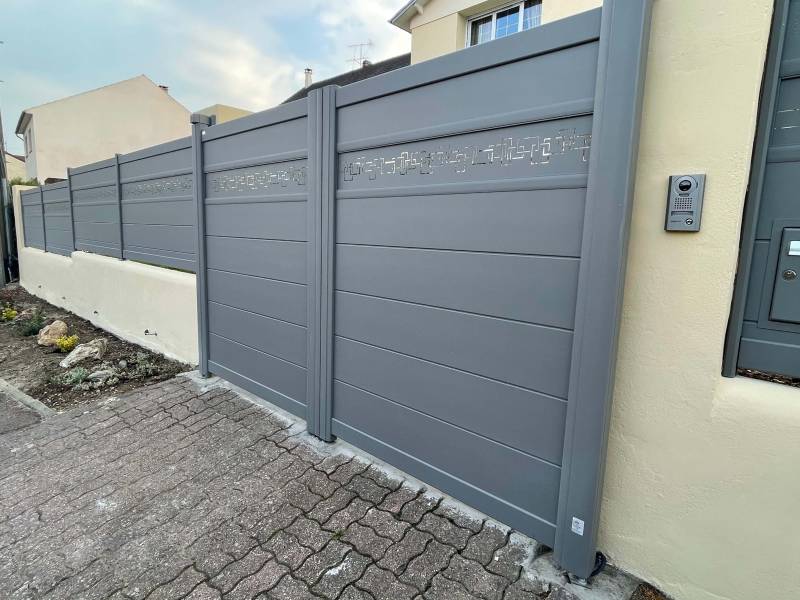 Portail aluminium sib gris 9007 modèle origine décor labyrinthe Portails et clotures alu : portail aluminium sib gris 9007 modèle origine décor labyrinthe, avec décors. Wilco Yvelines 78