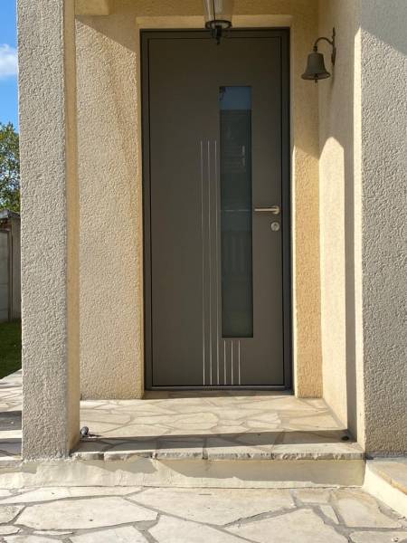 Portes d'entrée en aluminium : porte d'entrée kline en aluminium modèle majong semi vitrée, semi-vitrée. Wilco Yvelines 78