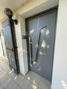 Portes d'entrée en aluminium : porte d'entrée en aluminium moderne, avec décors. Wilco Yvelines 78