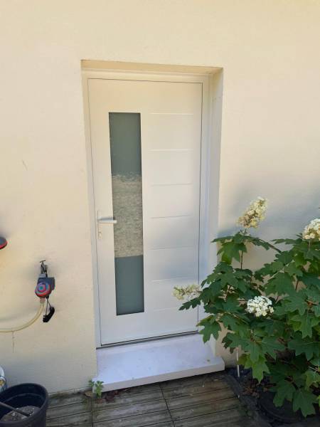 Portes d'entrée en aluminium : porte d'entrée aluminium design, semi-vitrée. Wilco Yvelines 78