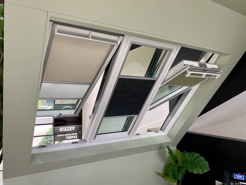 Fenêtres de toit : velux verrière 3 en 1 ouverte, showroom à orgeval. Wilco Yvelines 78