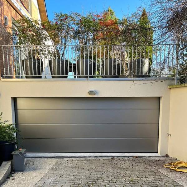 Porte de garage sectionnelle grandes dimensions Portes de garage sectionnelles : porte de garage sectionnelle grandes dimensions. Wilco Yvelines 78
