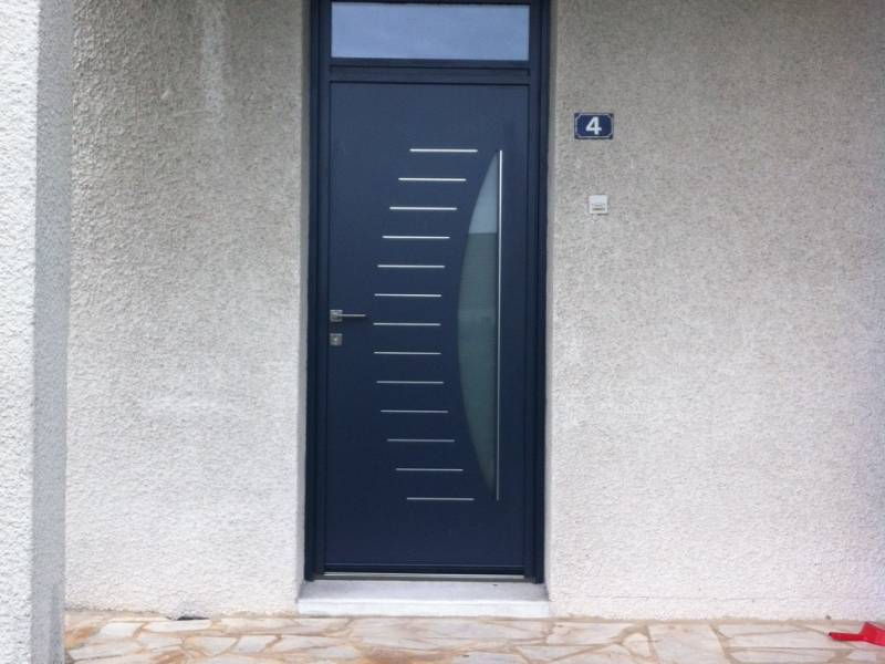 Portes d'entrée en aluminium : porte alu perspective bleue canon, avec décors. Wilco Yvelines 78