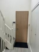 Porte d’entrée mixte en aluminium et bois
